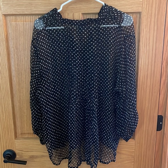Cute sheer polka dot top - Picture 4 of 4